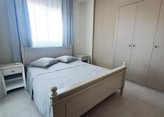 Sea View Floral - 2 Bedroom Lägenhet Larnaca