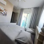 Apartament Sea View Floral - Swimming Pool- 2 Bedroom Larnaca
