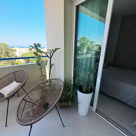 Sea View Floral - 2 Bedroom, Swimming Pool Apartment *
