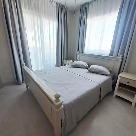 Sea View Floral - Swimming Pool- 2 Bedroom
