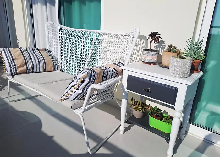 Sea View Floral - 2 Bedroom לרנקה