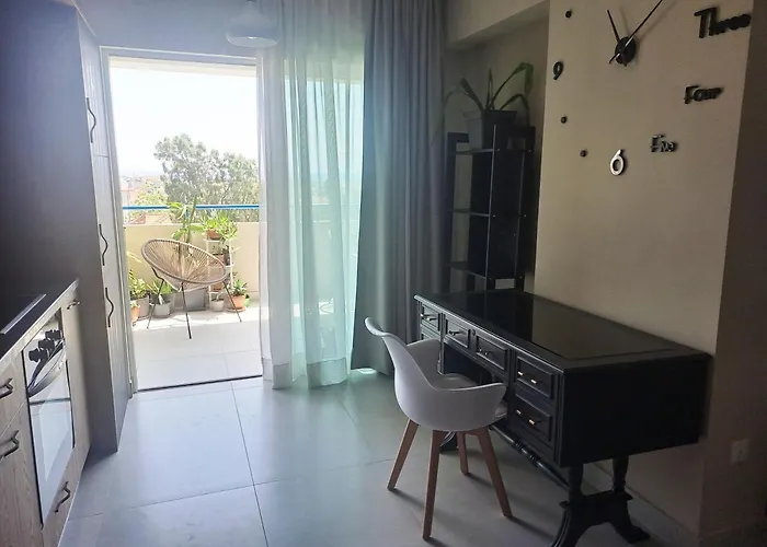 Sea View Floral - 2 Bedroom * Lárnaca