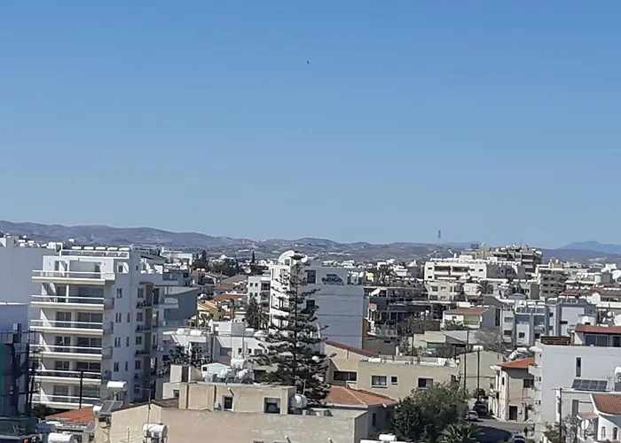 Sea View Floral - 2 Bedroom לרנקה