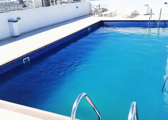 Sea View Floral - 2 Bedroom לרנקה