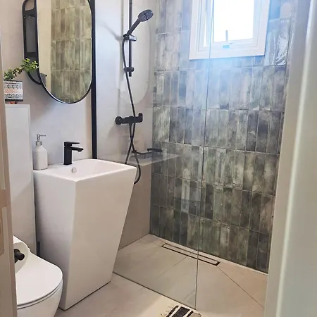 Sea View Floral - Swimming Pool- 2 Bedroom Lárnaka